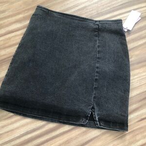 NWT Wild Fable stretch black skirt with zip up back